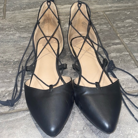 Elegant lace up ankle flats 🌸 - Picture 2 of 4